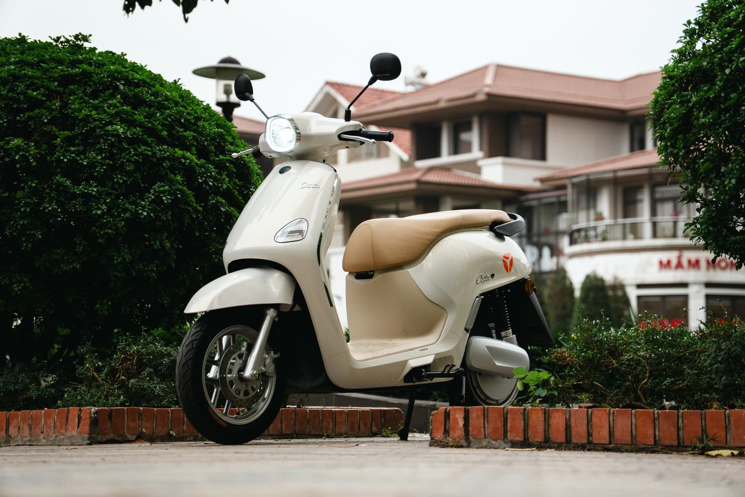 Đánh giá Yadea Osta: Xe máy điện dễ dùng nhưng còn điểm cần cải thiện để thuận tiện hơn